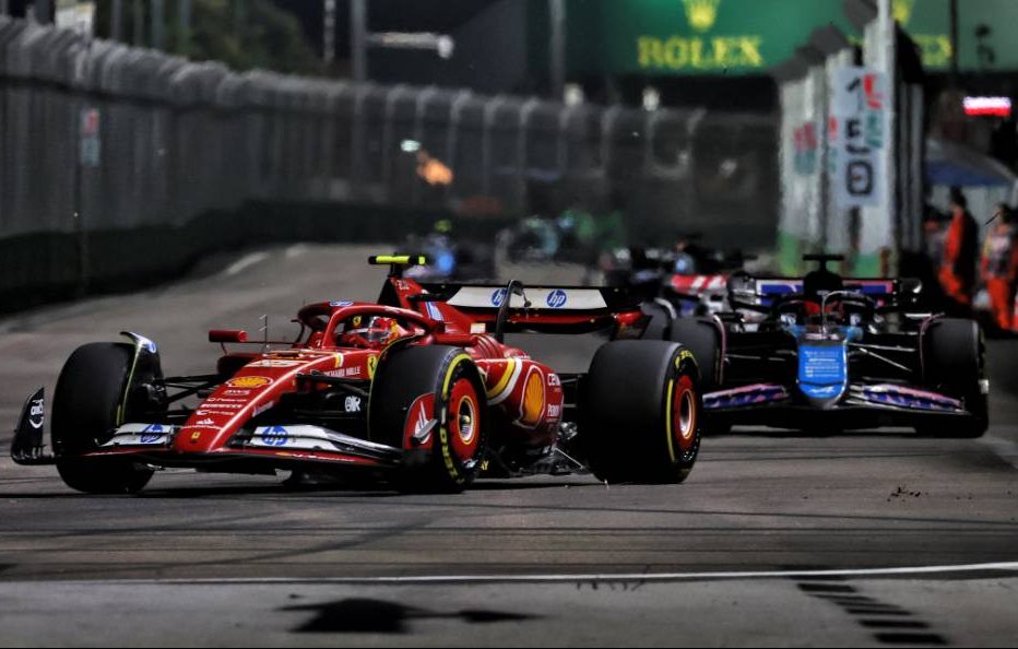 Carlos Sainz Jr (ESP) Ferrari SF-24. 22.09.2024. Formula 1 World Championship, Rd 18, Singapore Grand Prix, Marina Bay Street Circuit, Singapore, Race Day. - www.xpbimages.com, EMail: requests@xpbimages.com © Copyright: Moy / XPB Images