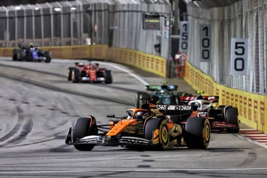 Oscar Piastri (AUS) McLaren MCL38.
22.09.2024. Formula 1 World Championship, Rd 18, Singapore Grand Prix, Marina Bay Street Circuit, Singapore, Race Day.
- www.xpbimages.com, EMail: requests@xpbimages.com © Copyright: Bearne / XPB Images