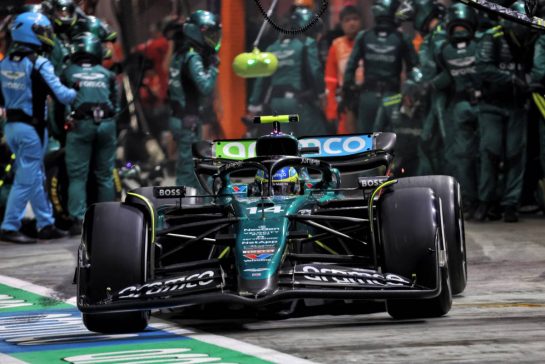 Fernando Alonso (ESP) Aston Martin F1 Team AMR24 makes a pit stop.
22.09.2024. Formula 1 World Championship, Rd 18, Singapore Grand Prix, Marina Bay Street Circuit, Singapore, Race Day.
- www.xpbimages.com, EMail: requests@xpbimages.com © Copyright: Bearne / XPB Images