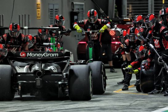 Kevin Magnussen (DEN) Haas VF-24 makes a pit stop.
22.09.2024. Formula 1 World Championship, Rd 18, Singapore Grand Prix, Marina Bay Street Circuit, Singapore, Race Day.
- www.xpbimages.com, EMail: requests@xpbimages.com © Copyright: Bearne / XPB Images