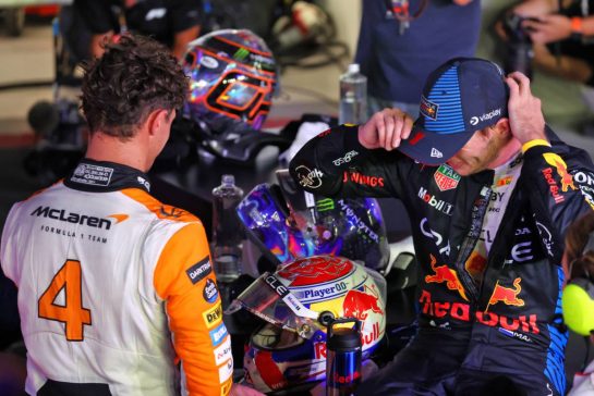 (L to R): race winner Lando Norris (GBR) McLaren in parc ferme with Max Verstappen (NLD) Red Bull Racing.
22.09.2024. Formula 1 World Championship, Rd 18, Singapore Grand Prix, Marina Bay Street Circuit, Singapore, Race Day.
- www.xpbimages.com, EMail: requests@xpbimages.com © Copyright: Batchelor / XPB Images