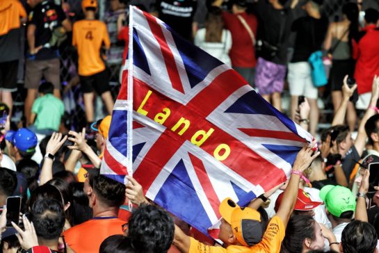 Circuit atmosphere - fans on the circuit at the podium.
22.09.2024. Formula 1 World Championship, Rd 18, Singapore Grand Prix, Marina Bay Street Circuit, Singapore, Race Day.
- www.xpbimages.com, EMail: requests@xpbimages.com © Copyright: Moy / XPB Images