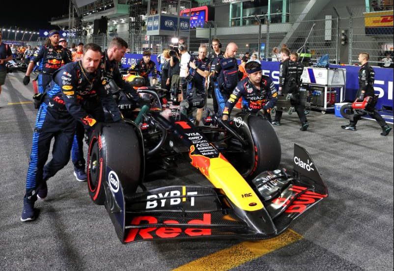 Max Verstappen (NLD) Red Bull Racing RB20 on the grid. 22.09.2024. Formula 1 World Championship, Rd 18, Singapore Grand Prix, Marina Bay Street Circuit, Singapore, Race Day. - www.xpbimages.com, EMail: requests@xpbimages.com © Copyright: Moy / XPB Images