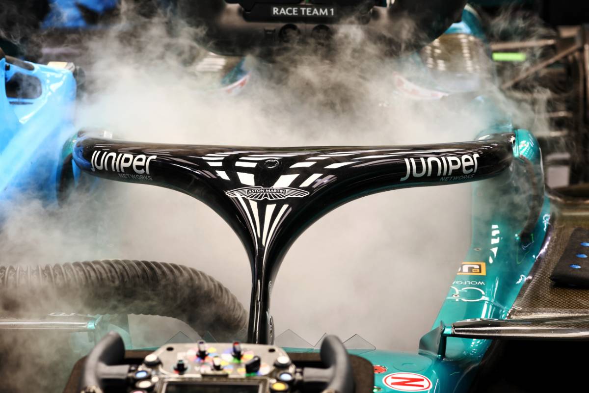 Aston Martin F1 Team AMR24 with dry ice in the cockpit. 22.09.2024. Formula 1 World Championship, Rd 18, Singapore Grand Prix, Marina Bay Street Circuit, Singapore, Race Day. - www.xpbimages.com, EMail: requests@xpbimages.com © Copyright: Coates / XPB Images