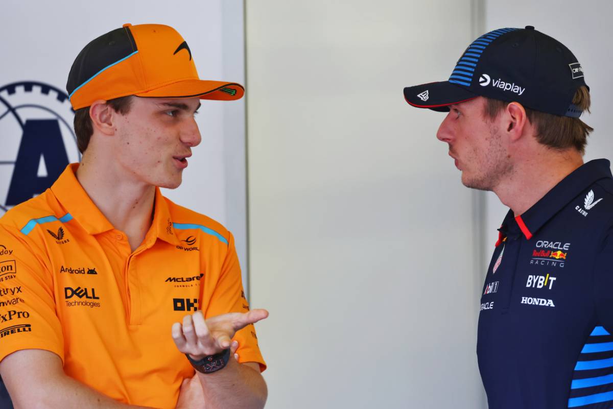 (L to R): Oscar Piastri (AUS) McLaren and Max Verstappen (NLD) Red Bull Racing on the drivers' parade. 15.09.2024. Formula 1 World Championship, Rd 17, Azerbaijan Grand Prix, Baku Street Circuit, Azerbaijan, Race Day. - www.xpbimages.com, EMail: requests@xpbimages.com © Copyright: Coates / XPB Images