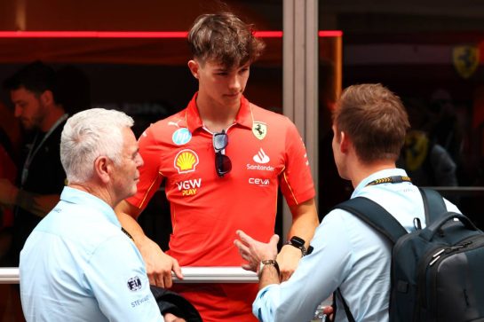 Oliver Bearman (GBR) Ferrari Reserve Driver (Centre) with Derek Warwick (GBR) FIA Steward (Left).
17.10.2024. Formula 1 World Championship, Rd 19, United States Grand Prix, Austin, Texas, USA, Preparation Day.
- www.xpbimages.com, EMail: requests@xpbimages.com © Copyright: Coates / XPB Images