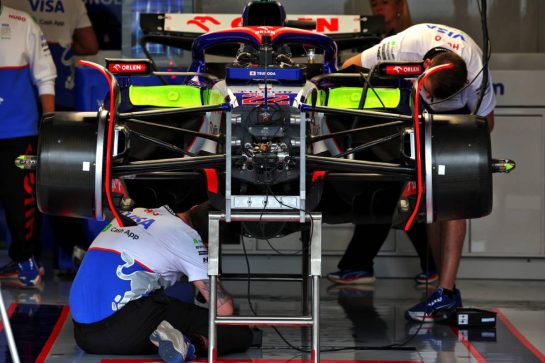 RB VCARB 01 prepared by mechanics.
17.10.2024. Formula 1 World Championship, Rd 19, United States Grand Prix, Austin, Texas, USA, Preparation Day.
- www.xpbimages.com, EMail: requests@xpbimages.com © Copyright: Rew / XPB Images