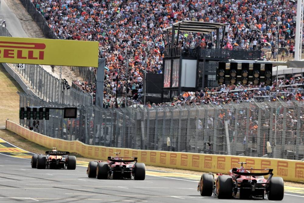 Lando Norris (GBR) McLaren MCL38 leads Carlos Sainz Jr (ESP) Ferrari SF-24 and Charles Leclerc (MON) Ferrari SF-24. 19.10.2024. Formula 1 World Championship, Rd 19, United States Grand Prix, Austin, Texas, USA, Sprint and Qualifying Day. - www.xpbimages.com, EMail: requests@xpbimages.com © Copyright: Moy / XPB Images