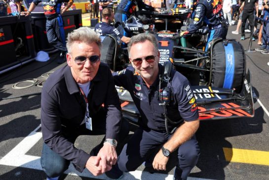 (L to R): Gordon Ramsey (GBR) Celebrity Chef with Christian Horner (GBR) Red Bull Racing Team Principal on the grid.
19.10.2024. Formula 1 World Championship, Rd 19, United States Grand Prix, Austin, Texas, USA, Sprint and Qualifying Day.
- www.xpbimages.com, EMail: requests@xpbimages.com © Copyright: Bearne / XPB Images