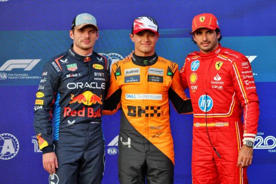 Qualifying top three in parc ferme (L to R): Max Verstappen (NLD) Red Bull Racing, second; Lando Norris (GBR) McLaren, pole position; Carlos Sainz Jr (ESP) Ferrari, third.
19.10.2024. Formula 1 World Championship, Rd 19, United States Grand Prix, Austin, Texas, USA, Sprint and Qualifying Day.
- www.xpbimages.com, EMail: requests@xpbimages.com © Copyright: Batchelor / XPB Images