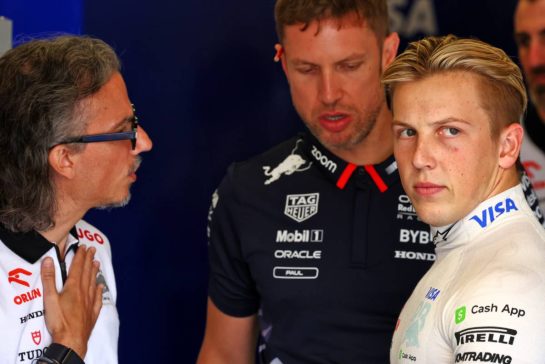 (L to R): Laurent Mekies (FRA) RB Technical Director with Liam Lawson (NZL) RB.
20.10.2024. Formula 1 World Championship, Rd 19, United States Grand Prix, Austin, Texas, USA, Race Day.
- www.xpbimages.com, EMail: requests@xpbimages.com © Copyright: Coates / XPB Images