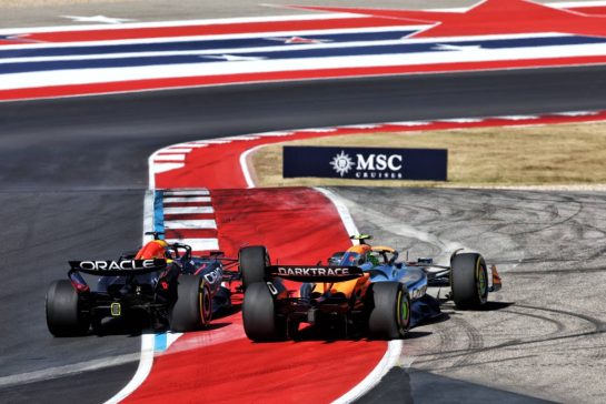 Lando Norris (GBR) McLaren MCL38 and Max Verstappen (NLD) Red Bull Racing RB20 battle for the lead at the start of the race.
20.10.2024. Formula 1 World Championship, Rd 19, United States Grand Prix, Austin, Texas, USA, Race Day.
- www.xpbimages.com, EMail: requests@xpbimages.com © Copyright: Batchelor / XPB Images