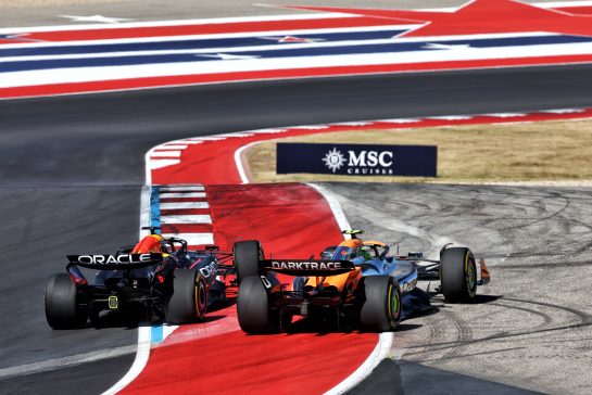 Lando Norris (GBR) McLaren MCL38 and Max Verstappen (NLD) Red Bull Racing RB20 battle for the lead at the start of the race.
20.10.2024. Formula 1 World Championship, Rd 19, United States Grand Prix, Austin, Texas, USA, Race Day.
- www.xpbimages.com, EMail: requests@xpbimages.com © Copyright: Batchelor / XPB Images