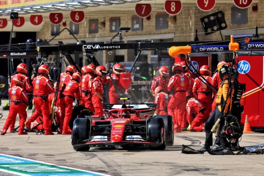 Carlos Sainz Jr (ESP) Ferrari SF-24 makes a pit stop.
20.10.2024. Formula 1 World Championship, Rd 19, United States Grand Prix, Austin, Texas, USA, Race Day.
- www.xpbimages.com, EMail: requests@xpbimages.com © Copyright: Batchelor / XPB Images