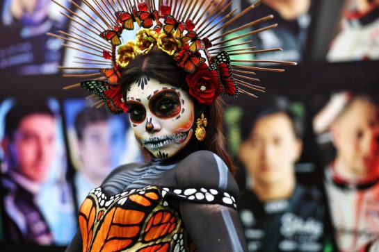 Paddock atmosphere - Day of the Dead costume wearer.
24.10.2024. Formula 1 World Championship, Rd 20, Mexican Grand Prix, Mexico City, Mexico, Preparation Day.
- www.xpbimages.com, EMail: requests@xpbimages.com © Copyright: Bearne / XPB Images