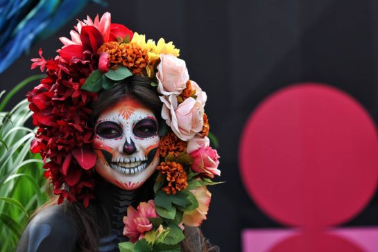 Paddock atmosphere - Day of the Dead costume wearer.
24.10.2024. Formula 1 World Championship, Rd 20, Mexican Grand Prix, Mexico City, Mexico, Preparation Day.
- www.xpbimages.com, EMail: requests@xpbimages.com © Copyright: Moy / XPB Images