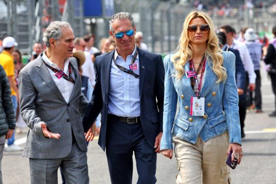 (L to R): Alejandro Soberon (MEX) Mexican GP Promoter; Carlos Slim Domit (MEX) Chairman of America Movil and his wife María Elena Torruco (MEX) on the grid.
27.10.2024. Formula 1 World Championship, Rd 20, Mexican Grand Prix, Mexico City, Mexico, Race Day.
- www.xpbimages.com, EMail: requests@xpbimages.com © Copyright: Batchelor / XPB Images