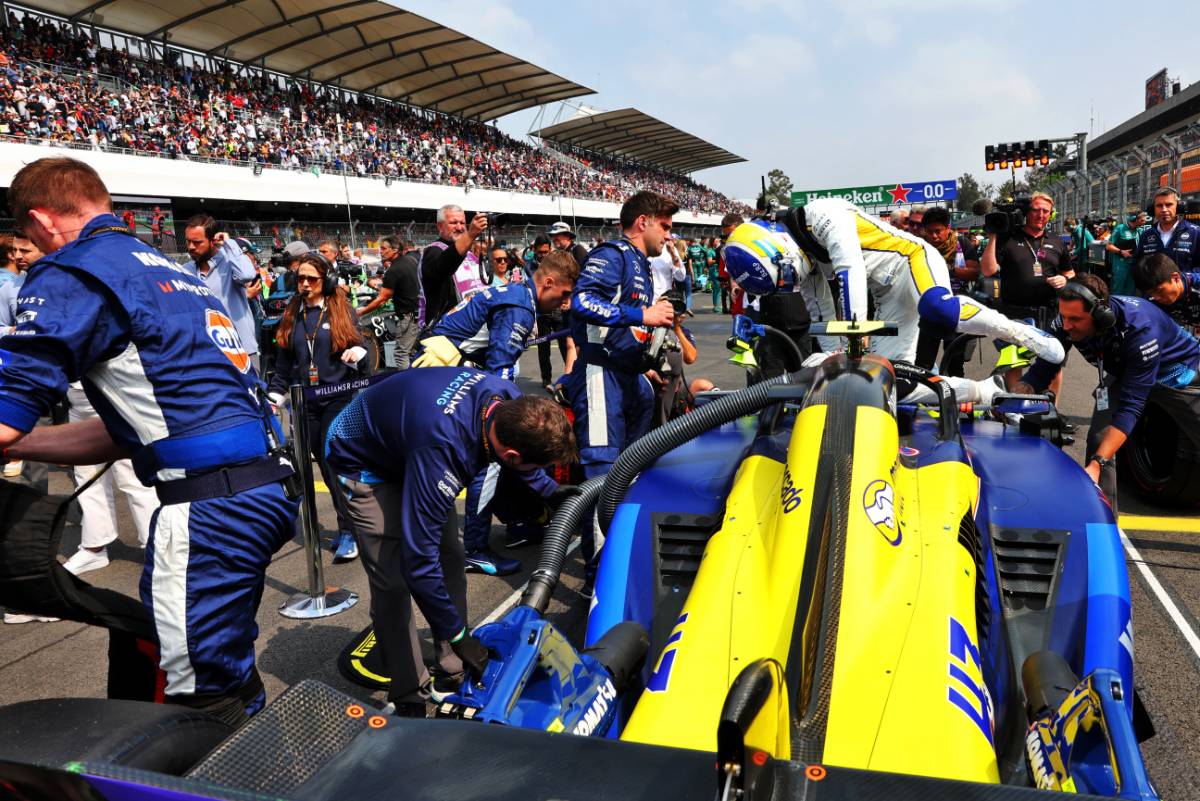 Franco Colapinto (ARG) Williams Racing FW46 on the grid. 27.10.2024. Formula 1 World Championship, Rd 20, Mexican Grand Prix, Mexico City, Mexico, Race Day. - www.xpbimages.com, EMail: requests@xpbimages.com © Copyright: Batchelor / XPB Images