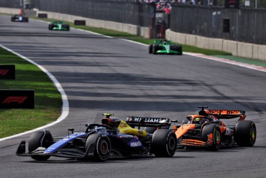 Oscar Piastri (AUS) McLaren MCL38 and Franco Colapinto (ARG) Williams Racing FW46 battle for position.
27.10.2024. Formula 1 World Championship, Rd 20, Mexican Grand Prix, Mexico City, Mexico, Race Day.
- www.xpbimages.com, EMail: requests@xpbimages.com © Copyright: Batchelor / XPB Images