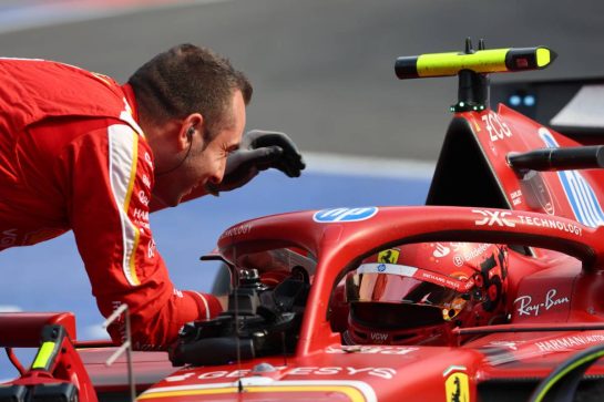 Race winner Carlos Sainz Jr (ESP) Ferrari celebrates in parc ferme. 27.10.2024. Formula 1 World Championship, Rd 20, Mexican Grand Prix, Mexico City, Mexico, Race Day. - www.xpbimages.com, EMail: requests@xpbimages.com © Copyright: Batchelor / XPB Images