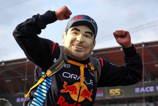 Circuit atmosphere - Sergio Perez (MEX) Red Bull Racing fan.
27.10.2024. Formula 1 World Championship, Rd 20, Mexican Grand Prix, Mexico City, Mexico, Race Day.
- www.xpbimages.com, EMail: requests@xpbimages.com © Copyright: Moy / XPB Images