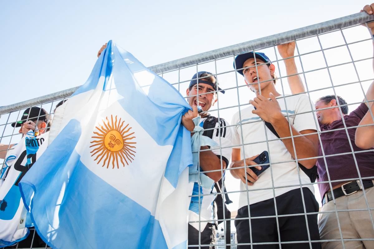 Franco Colapinto (ARG) Williams Racing fans at the end of the race. 10/20/2024. Formula 1 World Championship, Rd 19, United States Grand Prix, Austin, Texas, USA, Race Day. - www.xpbimages.com, EMail: requests@xpbimages.com © Copyright: Bearne / XPB Images
