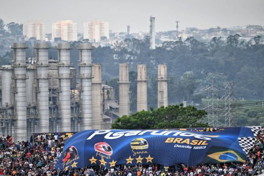 Circuit atmosphere - fans in the grandstand with a large banner.
01.11.2024. Formula 1 World Championship, Rd 21, Brazilian Grand Prix, Sao Paulo, Brazil, Sprint Qualifying Day.
- www.xpbimages.com, EMail: requests@xpbimages.com © Copyright: Price / XPB Images