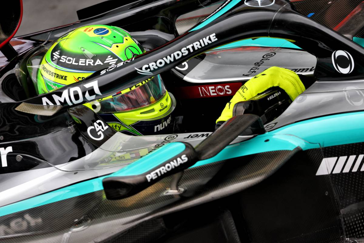 Lewis Hamilton (GBR) Mercedes AMG F1 W15 leaves the pits. 01.11.2024. Formula 1 World Championship, Rd 21, Brazilian Grand Prix, Sao Paulo, Brazil, Sprint Qualifying Day. - www.xpbimages.com, EMail: requests@xpbimages.com © Copyright: Batchelor / XPB Images