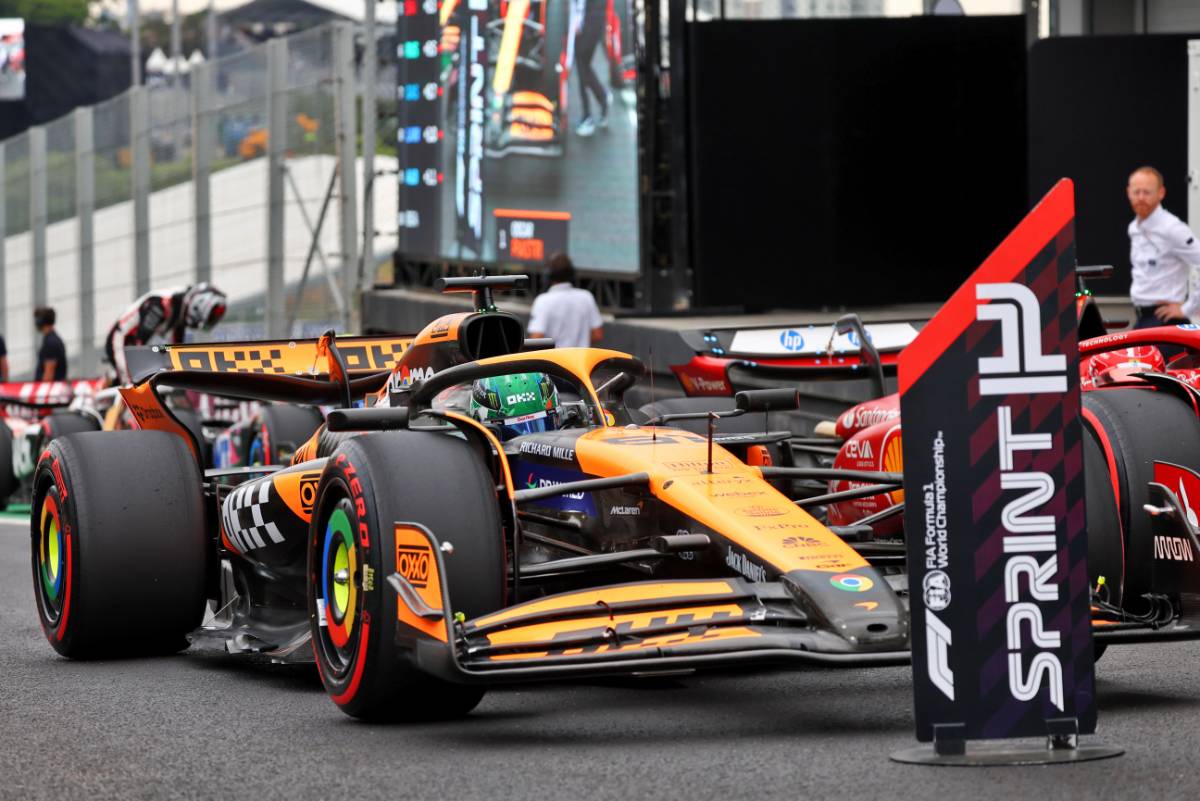 Pole sitter Oscar Piastri (AUS) McLaren MCL38 in Sprint qualifying parc ferme. 01.11.2024. Formula 1 World Championship, Rd 21, Brazilian Grand Prix, Sao Paulo, Brazil, Sprint Qualifying Day. - www.xpbimages.com, EMail: requests@xpbimages.com © Copyright: Batchelor / XPB Images