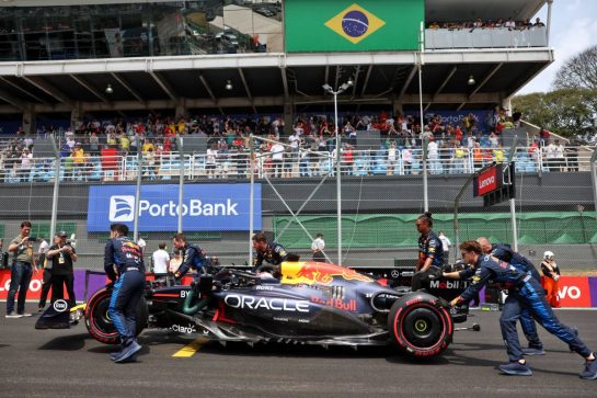 Max Verstappen (NLD) Red Bull Racing RB20 on the grid.
02.11.2024. Formula 1 World Championship, Rd 21, Brazilian Grand Prix, Sao Paulo, Brazil, Sprint and Qualifying Day.
- www.xpbimages.com, EMail: requests@xpbimages.com © Copyright: Staley / XPB Images