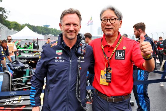 (L to R): Christian Horner (GBR) Red Bull Racing Team Principal with Toshihiro Mibe (JPN) Honda President, CEO and Representative Director, on the grid.
03.11.2024. Formula 1 World Championship, Rd 21, Brazilian Grand Prix, Sao Paulo, Brazil, Race Day.
- www.xpbimages.com, EMail: requests@xpbimages.com © Copyright: Batchelor / XPB Images
