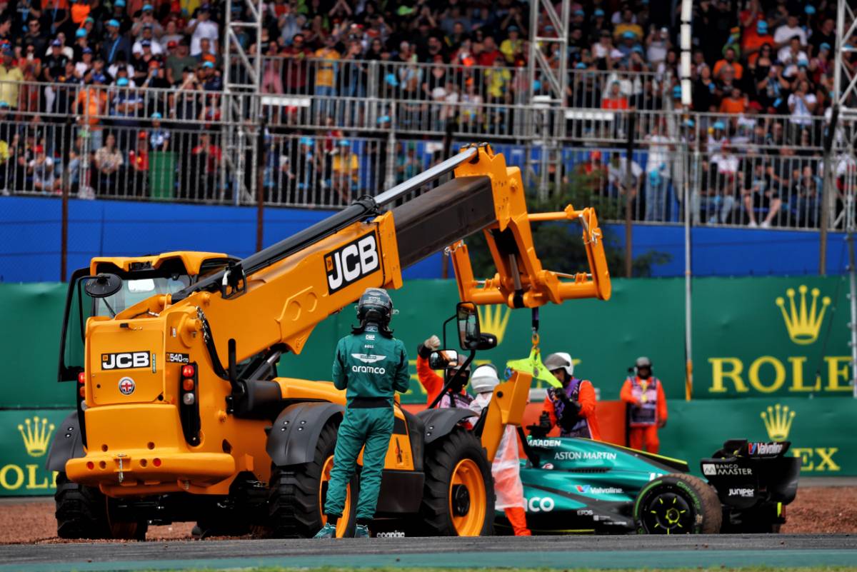 Lance Stroll (CDN) Aston Martin F1 Team AMR24 crashed on the formation lap. 03.11.2024. Formula 1 World Championship, Rd 21, Brazilian Grand Prix, Sao Paulo, Brazil, Race Day. - www.xpbimages.com, EMail: requests@xpbimages.com © Copyright: Coates / XPB Images