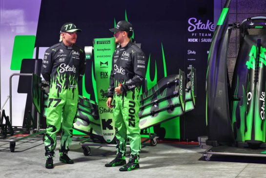 (L to R): Valtteri Bottas (FIN) Sauber with team mate Zhou Guanyu (CHN) Sauber.
20.11.2024. Formula 1 World Championship, Rd 22, Las Vegas Grand Prix, Las Vegas, Nevada, USA, Preparation Day.
- www.xpbimages.com, EMail: requests@xpbimages.com © Copyright: Coates / XPB Images