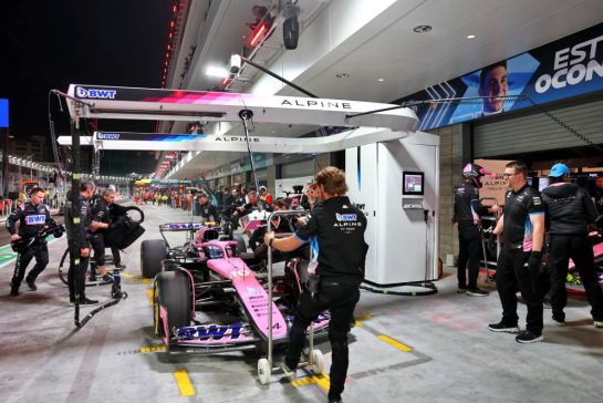 Pierre Gasly (FRA) Alpine F1 Team A524 in the pits.
21.11.2024. Formula 1 World Championship, Rd 22, Las Vegas Grand Prix, Las Vegas, Nevada, USA, Practice Day
- www.xpbimages.com, EMail: requests@xpbimages.com © Copyright: Batchelor / XPB Images