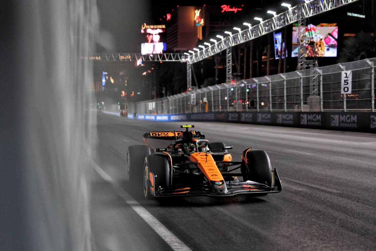 Lando Norris (GBR) McLaren MCL38. 21.11.2024. Formula 1 World Championship, Rd 22, Las Vegas Grand Prix, Las Vegas, Nevada, USA, Practice Day - www.xpbimages.com, EMail: requests@xpbimages.com © Copyright: Bearne / XPB Images