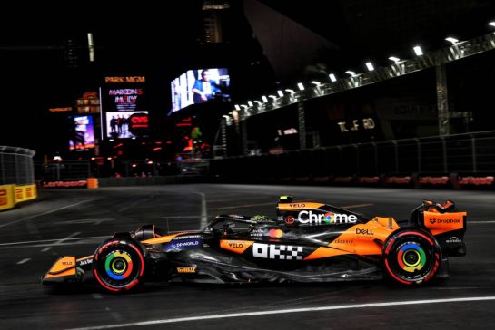 Lando Norris (GBR) McLaren MCL38.
21.11.2024. Formula 1 World Championship, Rd 22, Las Vegas Grand Prix, Las Vegas, Nevada, USA, Practice Day
- www.xpbimages.com, EMail: requests@xpbimages.com © Copyright: Charniaux / XPB Images