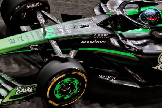 Zhou Guanyu (CHN) Sauber C44.
21.11.2024. Formula 1 World Championship, Rd 22, Las Vegas Grand Prix, Las Vegas, Nevada, USA, Practice Day
- www.xpbimages.com, EMail: requests@xpbimages.com © Copyright: Bearne / XPB Images