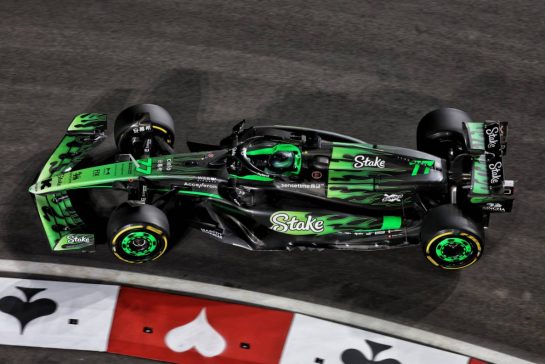 Valtteri Bottas (FIN) Sauber C44.
21.11.2024. Formula 1 World Championship, Rd 22, Las Vegas Grand Prix, Las Vegas, Nevada, USA, Practice Day
- www.xpbimages.com, EMail: requests@xpbimages.com © Copyright: Bearne / XPB Images