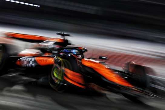 Oscar Piastri (AUS) McLaren MCL38.
21.11.2024. Formula 1 World Championship, Rd 22, Las Vegas Grand Prix, Las Vegas, Nevada, USA, Practice Day
- www.xpbimages.com, EMail: requests@xpbimages.com © Copyright: Moy / XPB Images