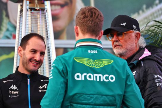 Oliver Oakes (GBR) Alpine F1 Team Team Principal (Left) and Flavio Briatore (ITA) Alpine F1 Team Executive Advisor (Right).
22.11.2024. Formula 1 World Championship, Rd 22, Las Vegas Grand Prix, Las Vegas, Nevada, USA, Qualifying Day.
- www.xpbimages.com, EMail: requests@xpbimages.com © Copyright: Batchelor / XPB Images