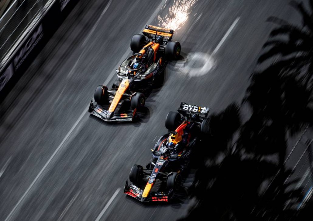 Oscar Piastri (AUS) McLaren MCL38 and Max Verstappen (NLD) Red Bull Racing RB20. 22.11.2024. Formula 1 World Championship, Rd 22, Las Vegas Grand Prix, Las Vegas, Nevada, USA, Qualifying Day. - www.xpbimages.com, EMail: requests@xpbimages.com © Copyright: Price / XPB Images