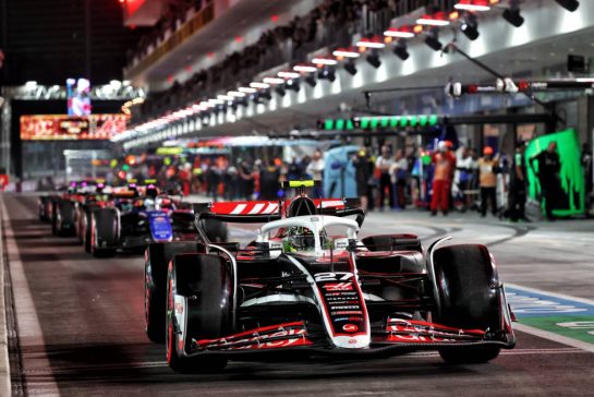 Nico Hulkenberg (GER) Haas VF-24 leaves the pits.
22.11.2024. Formula 1 World Championship, Rd 22, Las Vegas Grand Prix, Las Vegas, Nevada, USA, Qualifying Day.
- www.xpbimages.com, EMail: requests@xpbimages.com © Copyright: Batchelor / XPB Images