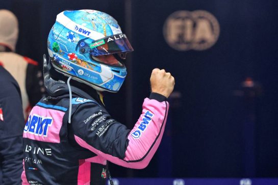 Pierre Gasly (FRA) Alpine F1 Team celebrates his third position in qualifying parc ferme.
22.11.2024. Formula 1 World Championship, Rd 22, Las Vegas Grand Prix, Las Vegas, Nevada, USA, Qualifying Day.
- www.xpbimages.com, EMail: requests@xpbimages.com © Copyright: Batchelor / XPB Images