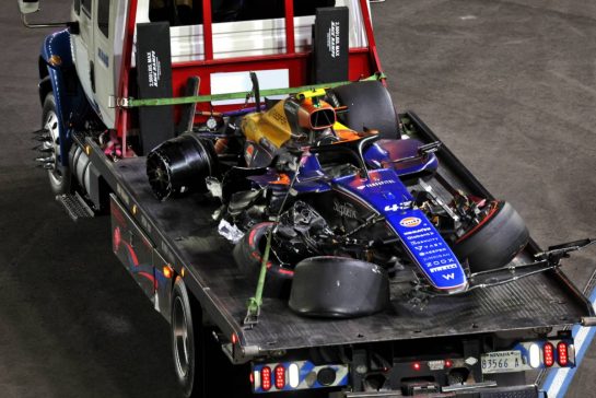 The Williams Racing FW46 of Franco Colapinto (ARG) is recovered back to the pits on the back of a truck after he crashed in qualifying.
22.11.2024. Formula 1 World Championship, Rd 22, Las Vegas Grand Prix, Las Vegas, Nevada, USA, Qualifying Day.
- www.xpbimages.com, EMail: requests@xpbimages.com © Copyright: Bearne / XPB Images