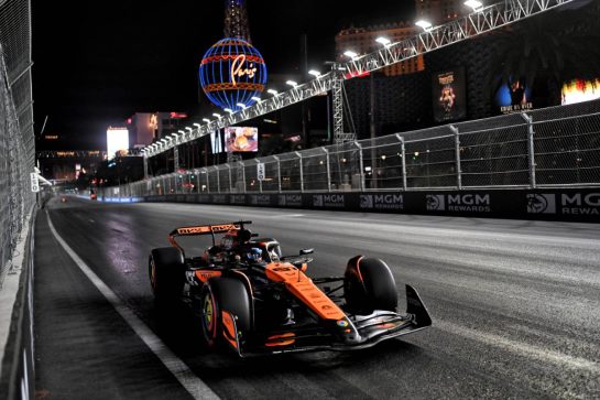Oscar Piastri (AUS) McLaren MCL38.
22.11.2024. Formula 1 World Championship, Rd 22, Las Vegas Grand Prix, Las Vegas, Nevada, USA, Qualifying Day.
- www.xpbimages.com, EMail: requests@xpbimages.com © Copyright: Price / XPB Images