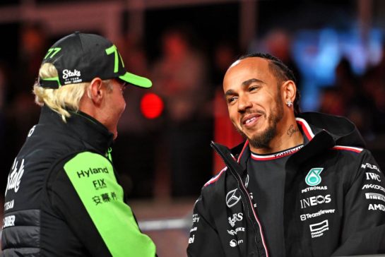 (L to R): Valtteri Bottas (FIN) Sauber with Lewis Hamilton (GBR) Mercedes AMG F1 on the drivers' parade.
23.11.2024. Formula 1 World Championship, Rd 22, Las Vegas Grand Prix, Las Vegas, Nevada, USA, Race Day.
- www.xpbimages.com, EMail: requests@xpbimages.com © Copyright: Price / XPB Images