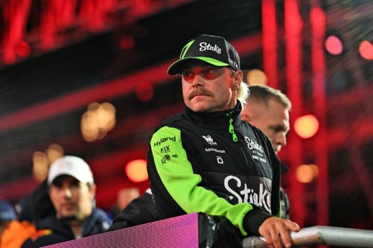 Valtteri Bottas (FIN) Sauber on the drivers' parade.
23.11.2024. Formula 1 World Championship, Rd 22, Las Vegas Grand Prix, Las Vegas, Nevada, USA, Race Day.
- www.xpbimages.com, EMail: requests@xpbimages.com © Copyright: Price / XPB Images