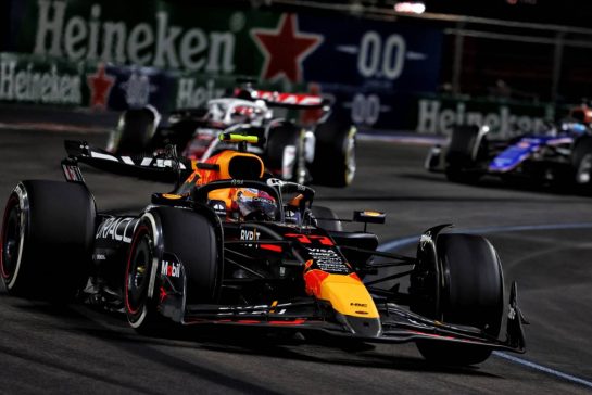 Sergio Perez (MEX) Red Bull Racing RB20.
23.11.2024. Formula 1 World Championship, Rd 22, Las Vegas Grand Prix, Las Vegas, Nevada, USA, Race Day.
- www.xpbimages.com, EMail: requests@xpbimages.com © Copyright: Charniaux / XPB Images