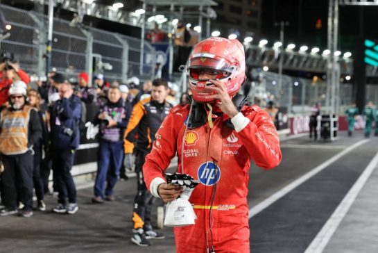Third placed Carlos Sainz Jr (ESP) Ferrari in parc ferme.
23.11.2024. Formula 1 World Championship, Rd 22, Las Vegas Grand Prix, Las Vegas, Nevada, USA, Race Day.
- www.xpbimages.com, EMail: requests@xpbimages.com © Copyright: Bearne / XPB Images