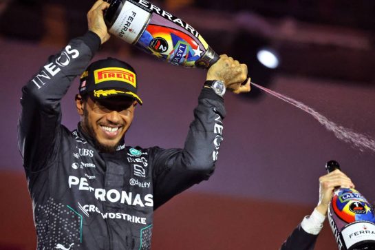 Lewis Hamilton (GBR) Mercedes AMG F1 celebrates his second position on the podium.
23.11.2024. Formula 1 World Championship, Rd 22, Las Vegas Grand Prix, Las Vegas, Nevada, USA, Race Day.
- www.xpbimages.com, EMail: requests@xpbimages.com © Copyright: Batchelor / XPB Images